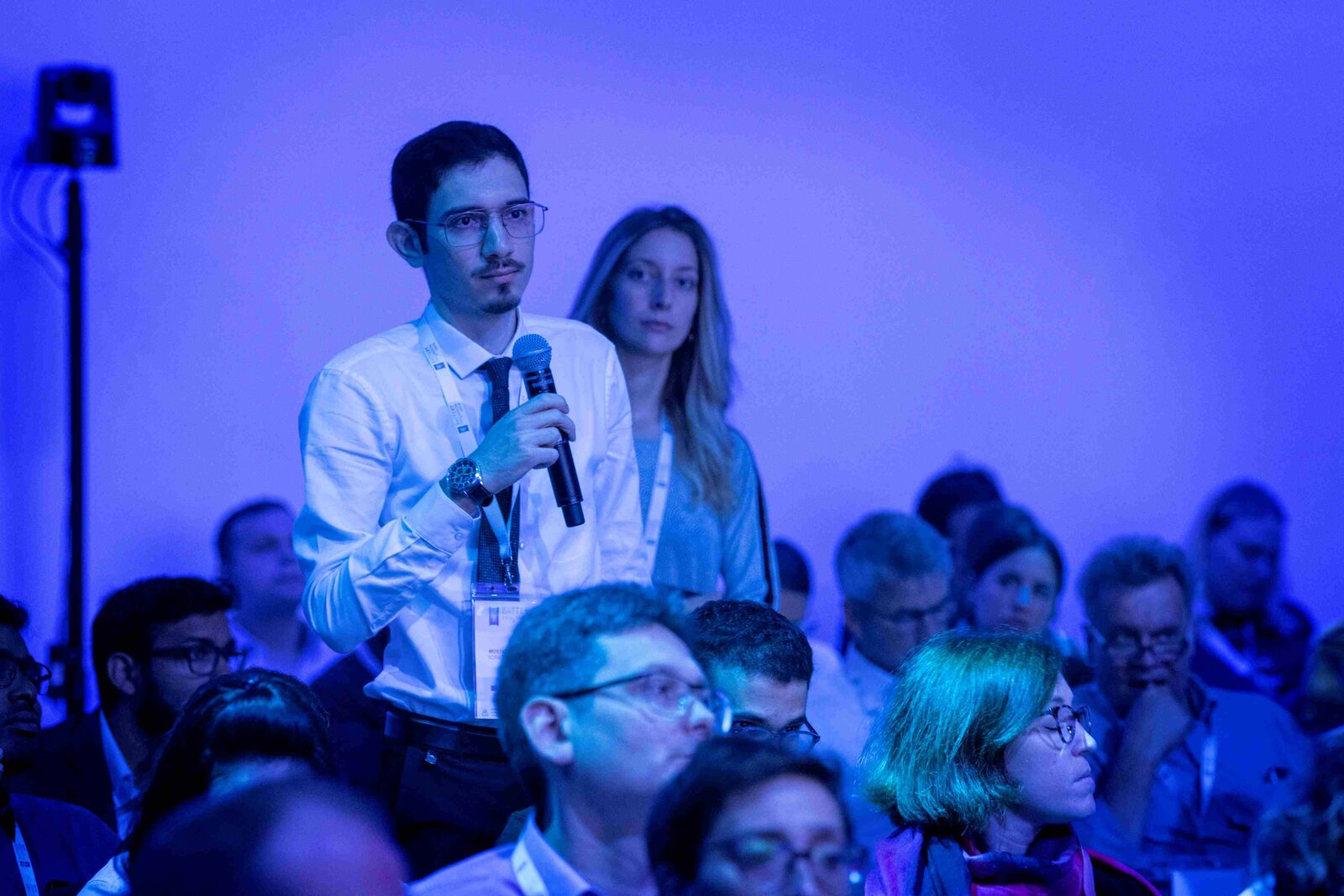 Mostafa Mohammadi asking a question at a battery science conference